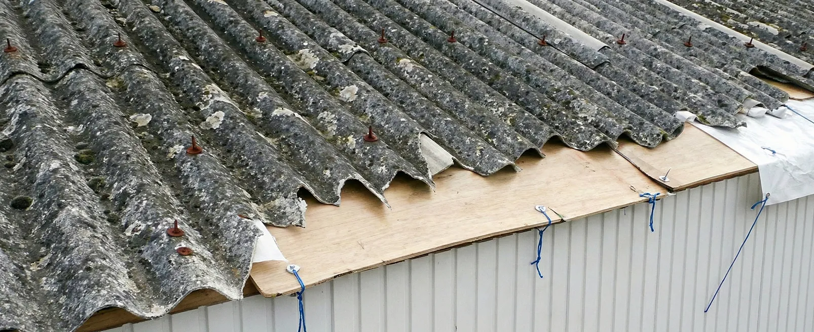 屋根スレート⼯事